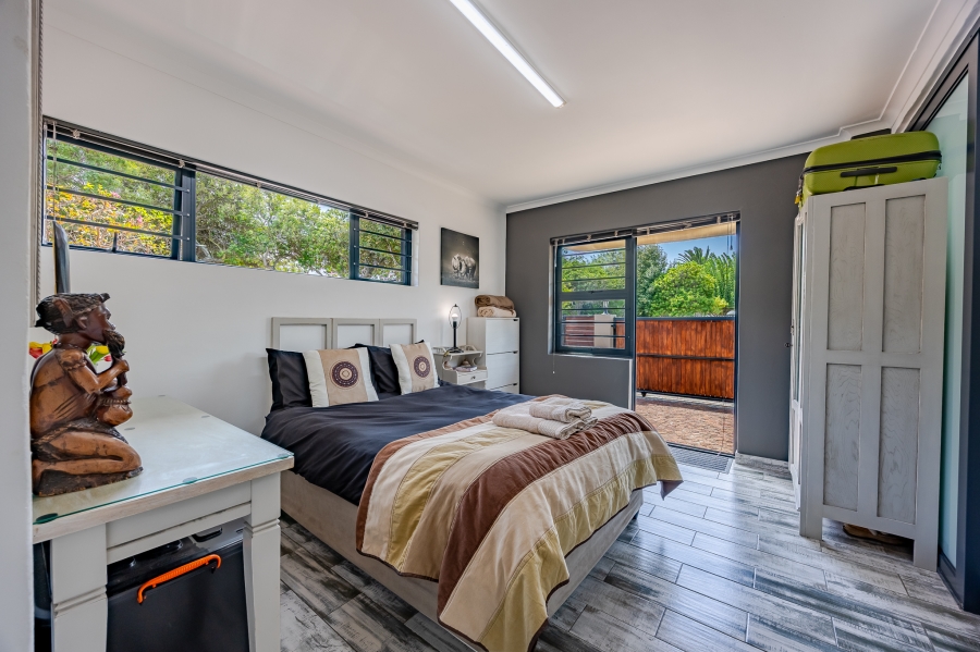 6 Bedroom Property for Sale in Flamingo Vlei Western Cape